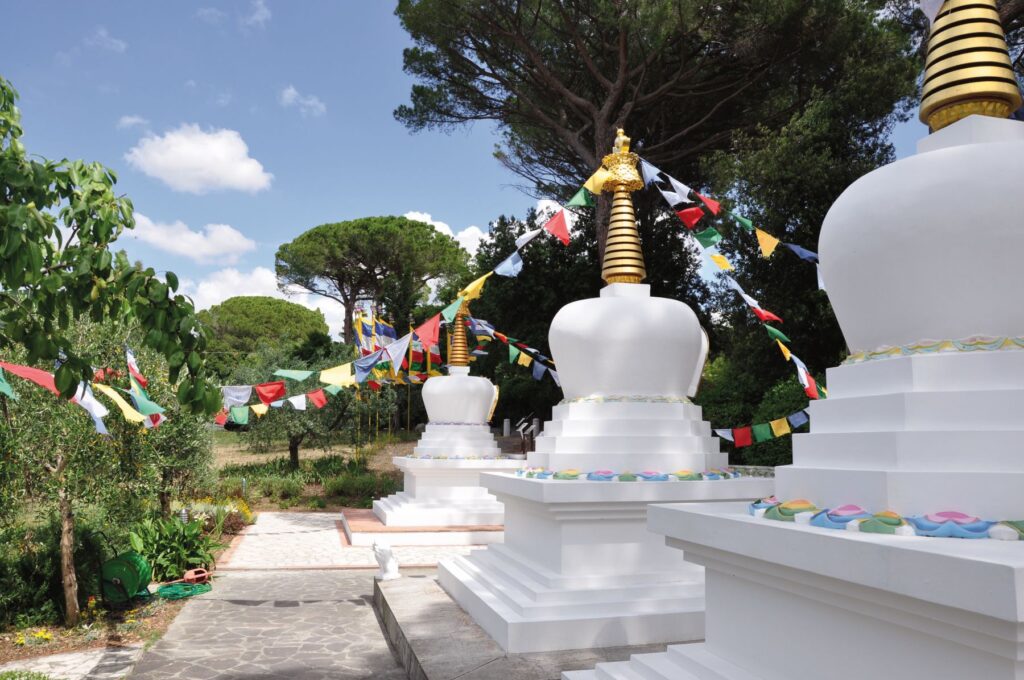 Quello di Pomaia è uno dei centri buddhisti più importanti d'Europa, consacrato nel 1982 dal Dalai Lama