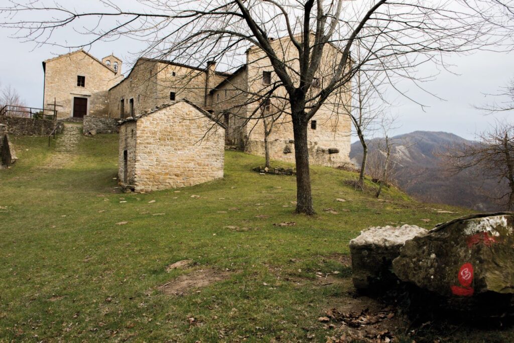 L'Eremo di Gamogna, che si incontra lungo il Cammino di Dante