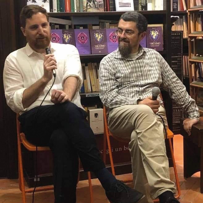 Adriano Ercolani in coppia con l'amico Daniele Capuano alla Libreria Rotondi per presentare i loro libri