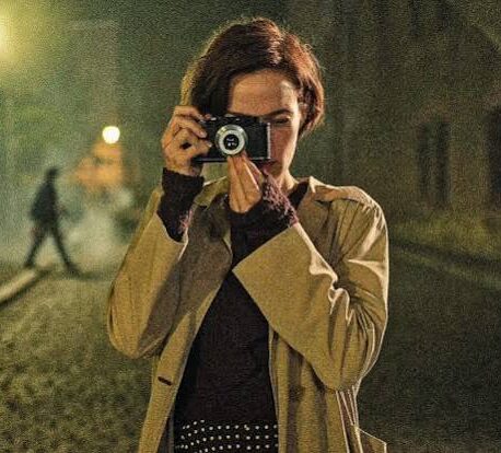 La ragazza con la Leica