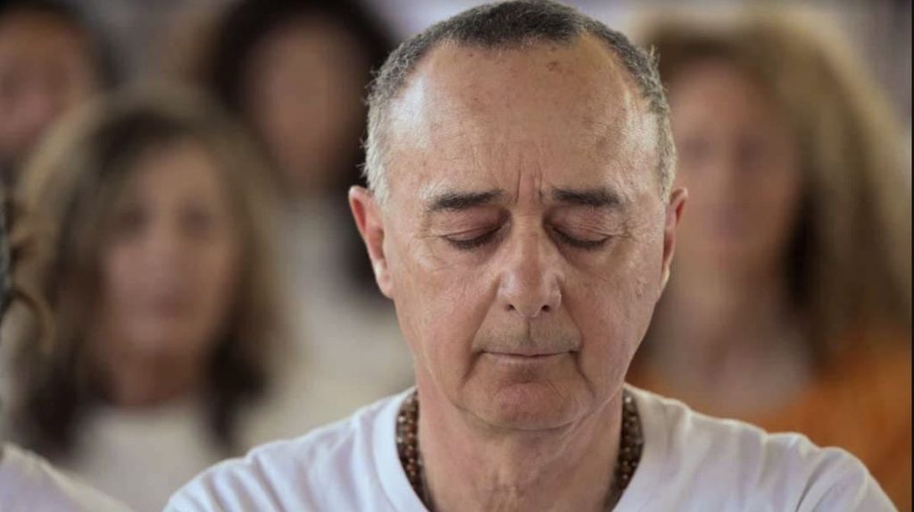 Gabriele Fancello immerso nella meditazione